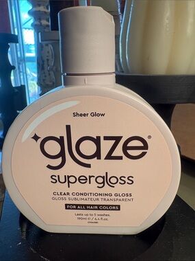 Glaze Supergloss Sheer Glow Clear Conditioning Gloss - Pale Pink Accents